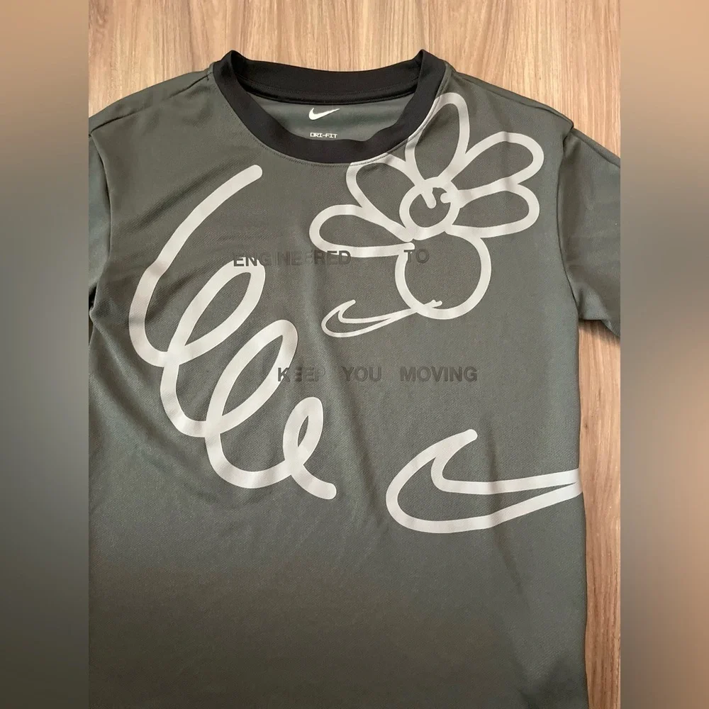 Nike Dri Fit performance select tshirt gray and black size M